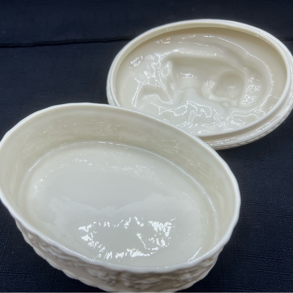 Belleek Cherub Trinket Box in Cream - Picture 4 of 9